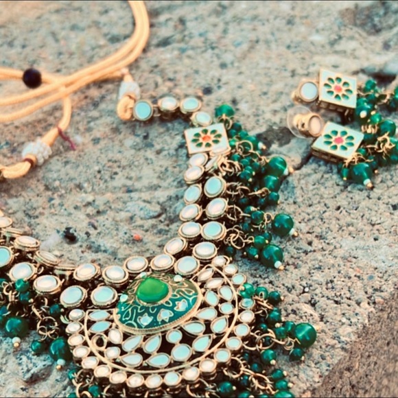 Mirror and beads meenakari necklace and earring set in green - Picture 2 of 2